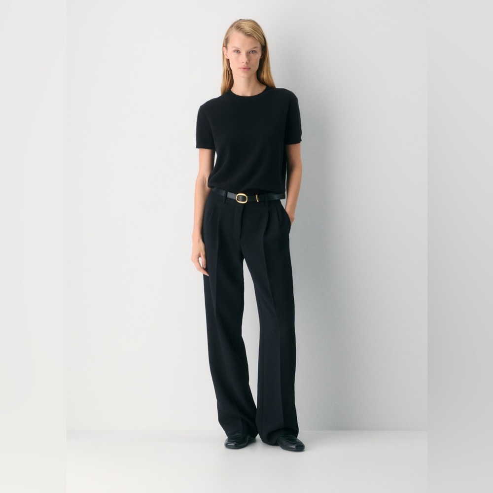 Aritzia The Effortless Pant Crepette in Black Size 2 SHORT